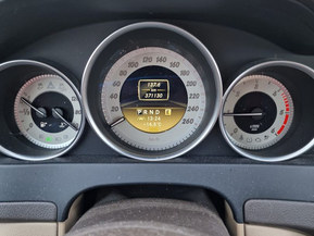 Mercedes-Benz 220