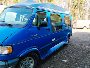 Dodge Ram B250