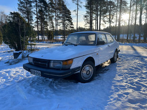 Saab 900