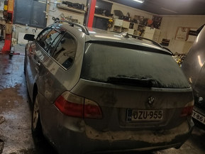 BMW 523