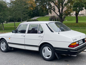 Saab 900