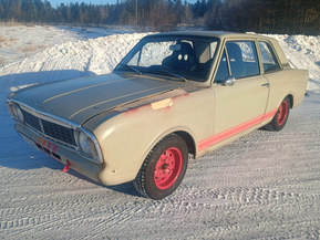 Ford Cortina
