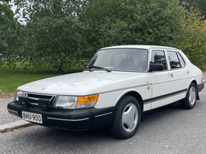 Saab 900