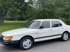 Saab 900