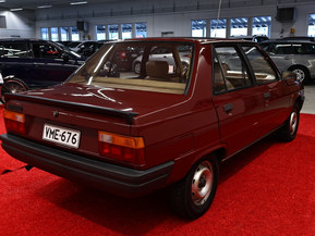 Renault 9