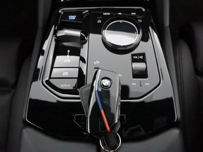 BMW i5 M60