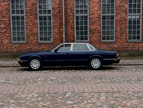 Jaguar XJ8