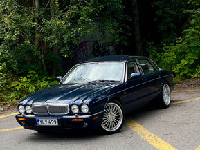 Jaguar XJ8