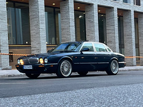Jaguar XJ8