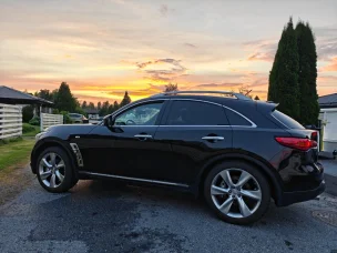 Infiniti FX30d