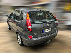Nissan Almera Tino