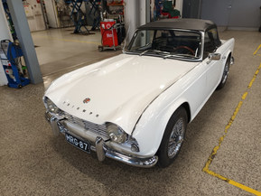 Triumph TR4