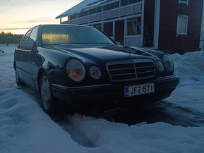 Mercedes-Benz E 230
