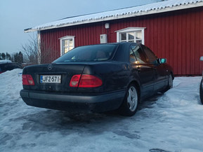 Mercedes-Benz E 230