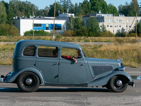 Ford De Luxe