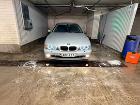 BMW 525