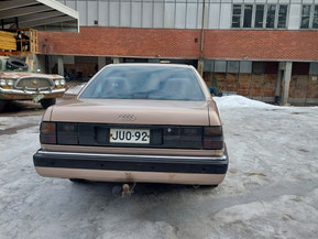 Audi 100