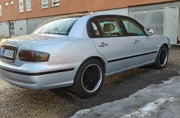 Kia Opirus