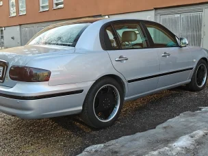 Kia Opirus