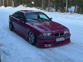 BMW 323