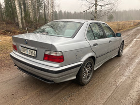 BMW 323