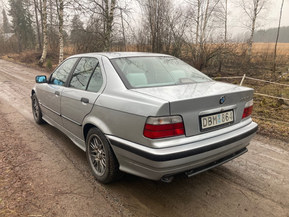 BMW 323