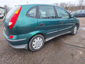 Nissan Almera Tino