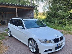 BMW 330