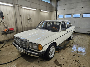 Mercedes-Benz 240