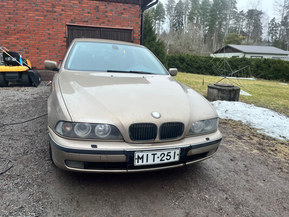 BMW 523