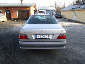 Mercedes-Benz E 320