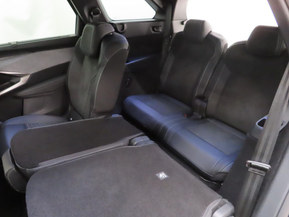 Peugeot E-5008