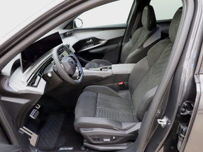 Peugeot E-5008