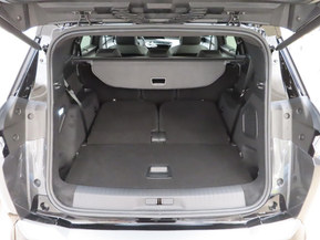 Peugeot E-5008