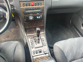 Mercedes-Benz E 320