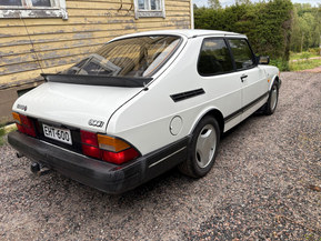 Saab 900