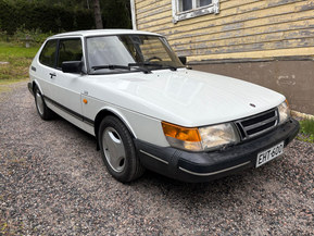 Saab 900
