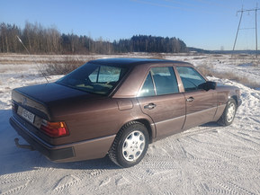 Mercedes-Benz E 320