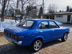 Mazda 818
