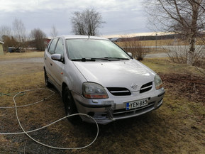 Nissan Almera Tino