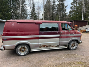 Dodge B250