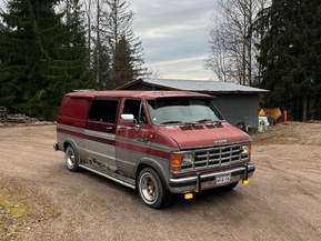 Dodge B250