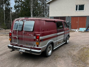 Dodge B250
