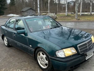 Mercedes-Benz 220