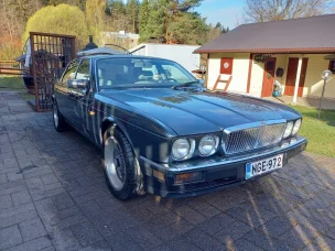 Jaguar XJ40