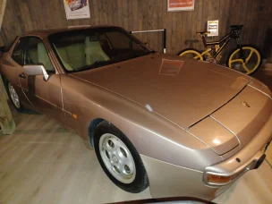 Porsche 944