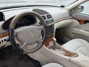 Mercedes-Benz E 320