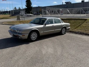 Jaguar XJ8