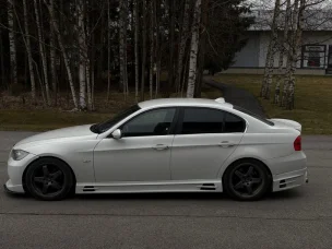 BMW 323
