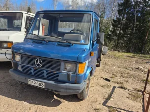 Mercedes-Benz 307